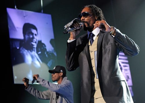 Snoop Dogg performing 