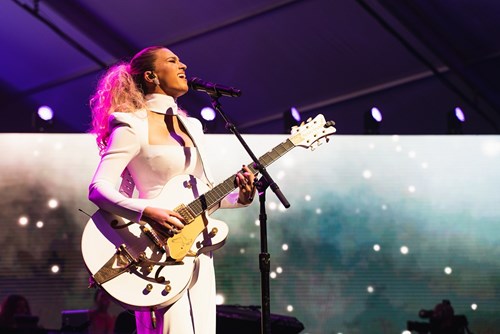 Tori Kelly performs at the 2021 Power of Love gala
